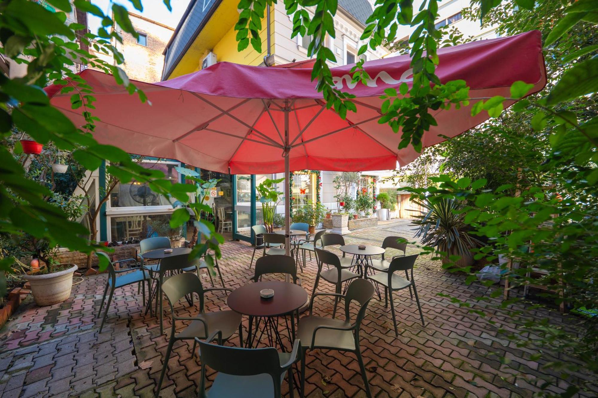 Hotel Aria Тирана Екстериор снимка